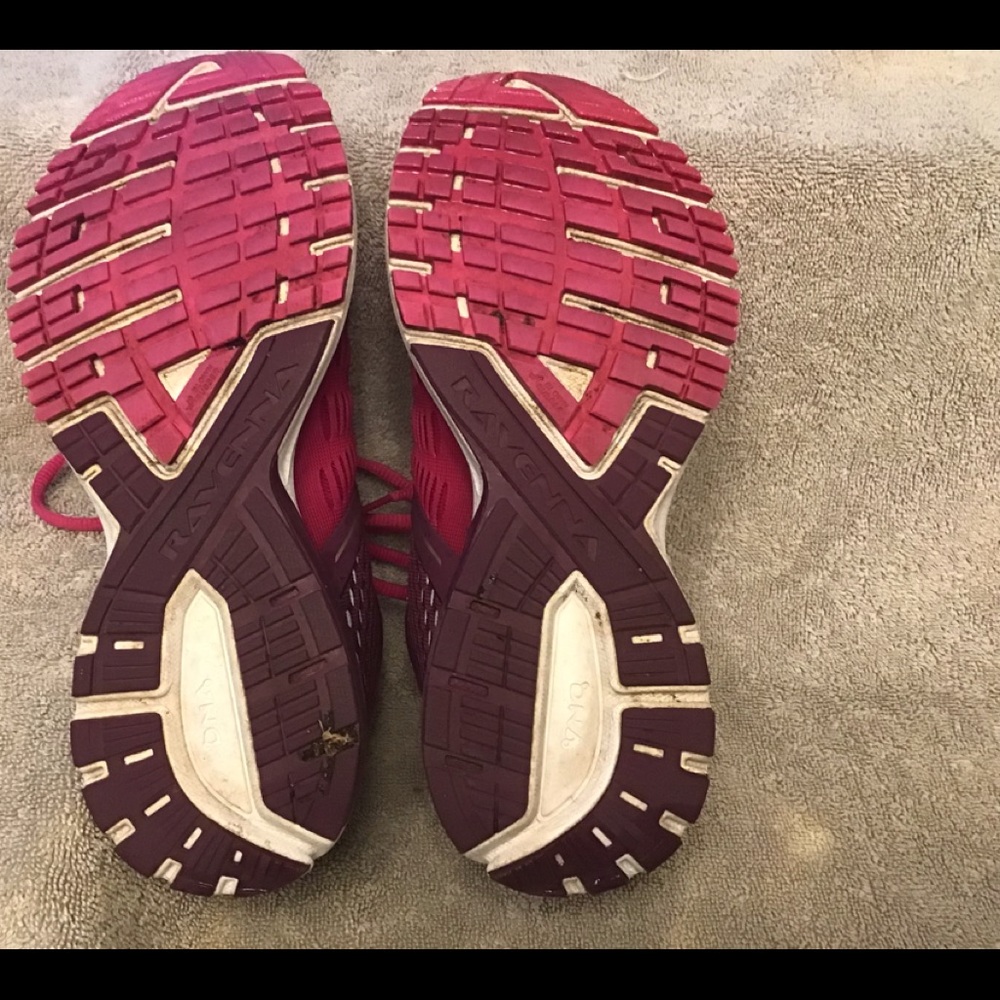 Brooks Ravenna 9 female running shoe.